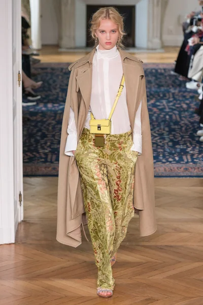 Look 25